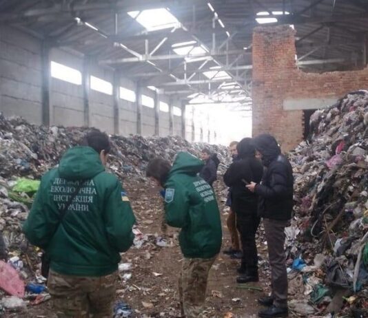 Поліція та екологи в Бердичівському районі виявили львівське сміття