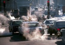 Єврокомісія: великі автоконцерни змовилися для затримки впровадження «чистих» технологій