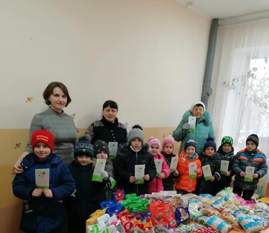 Навчальні заклади Житомирщини допомагають безпритульним тваринам