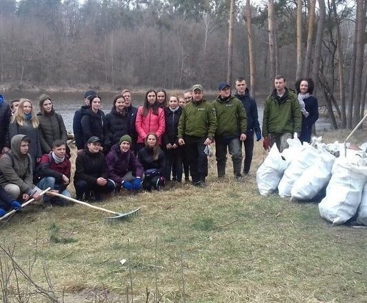 У Житомирі рибоохоронний патруль разом зі студентами прибрали береги Тетерева