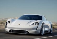 Porsche випустив перший електромобіль