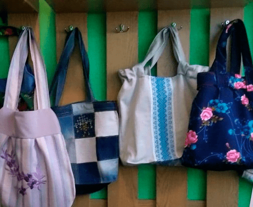 Немає пластику, є екосумки: жителі Житомирщини шиють безкоштовні торбини