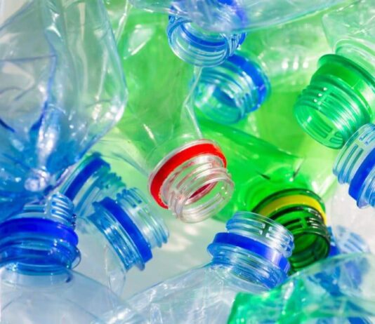 Вторинна переробка пластикових пляшок: куди здавати та скільки заплатять?