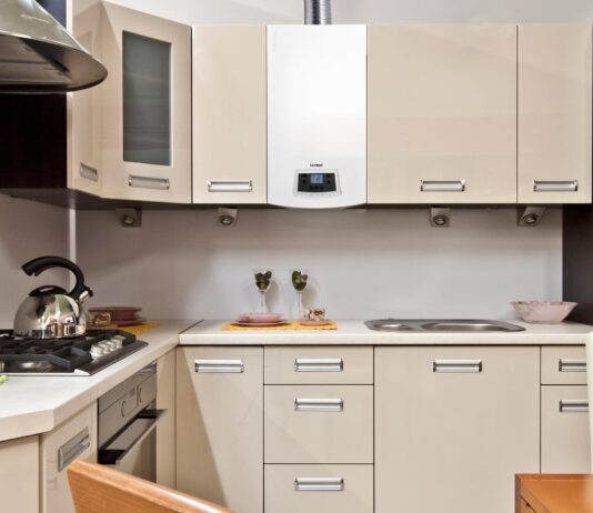 Установка газового котла на кухні