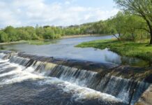 Найдовша річка протікає через Звягель