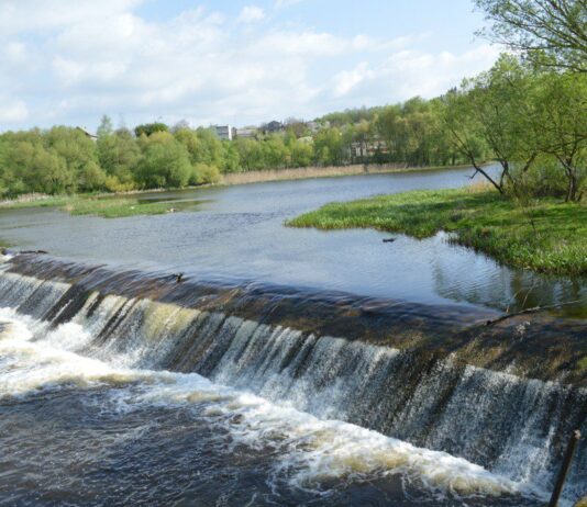 Найдовша річка протікає через Звягель